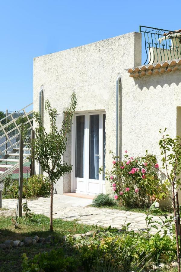 Charme Provençal Acomodação com café da manhã Sénas Exterior foto